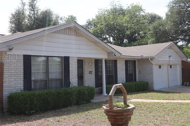 Building Photo - 3205 Pin Oak Dr