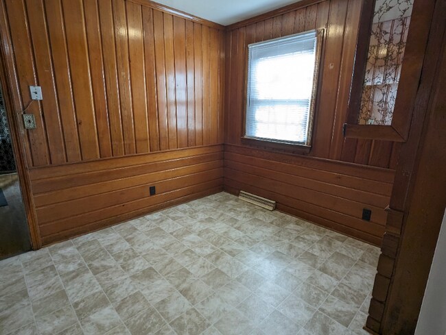 Building Photo - 2712 Kilkare Ave