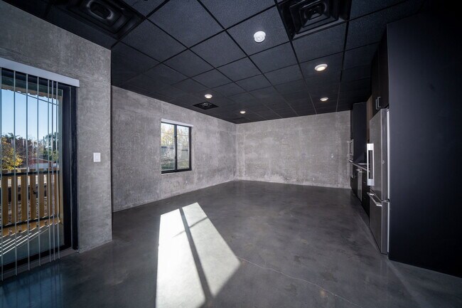 Building Photo - 490 E 1300 S