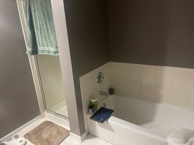 Building Photo - 6400 N Northwest Hwy