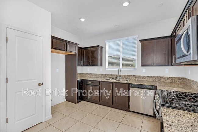 Building Photo - 393 Sullivan Dr