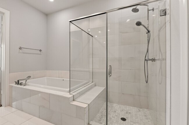 Building Photo - 8711 Oak Kolbe Ln