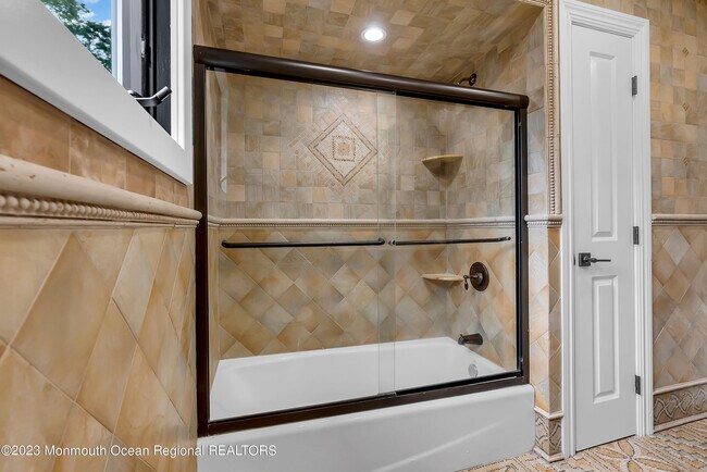 Building Photo - 265 Whalepond Rd