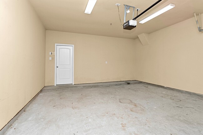 Building Photo - 24734 Colonial Maple Dr