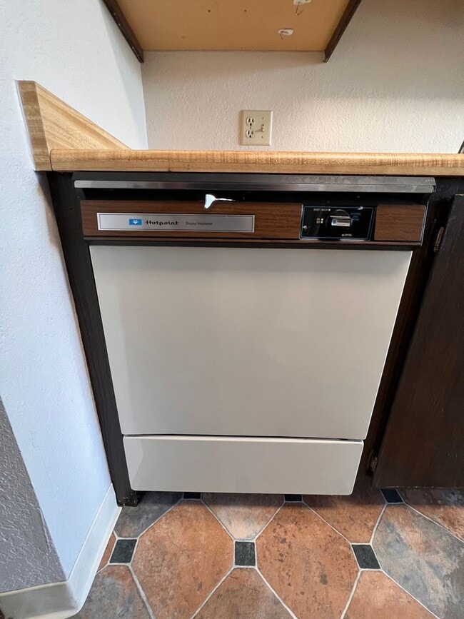 Building Photo - Cute Wildcreek Garden Condo, Unit #210