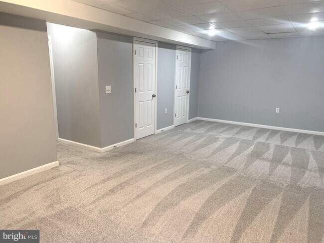Building Photo - Beautiful 3bd 2/2bth duplex with attached ...