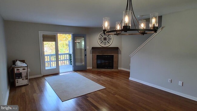 Building Photo - 442 Darby Ln