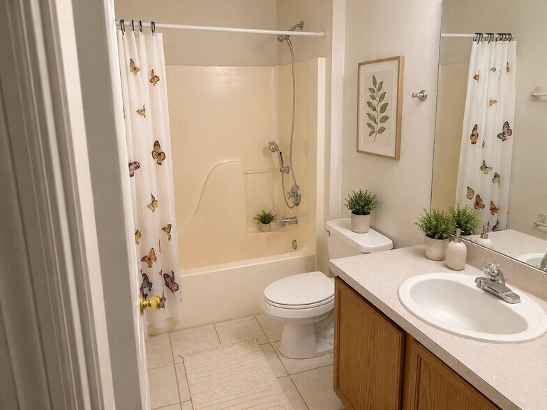 Building Photo - 615 Villa Ct