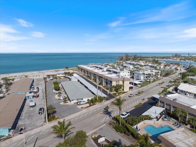 Building Photo - 1400 Tarpon Center Dr