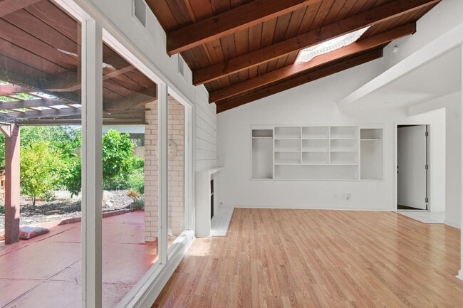 Building Photo - 3BD/1B Single Family Home - Zen Garden!