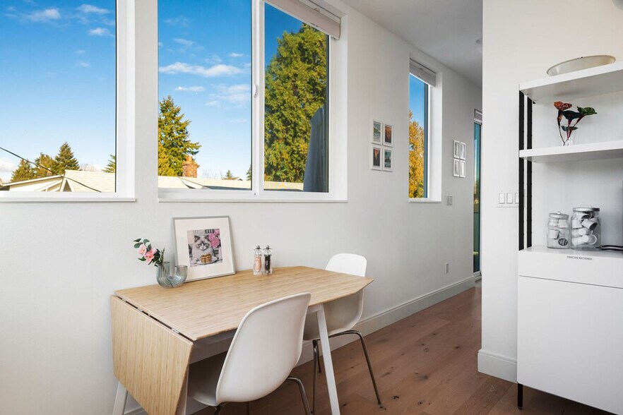 Building Photo - 4510 1st Ave NE