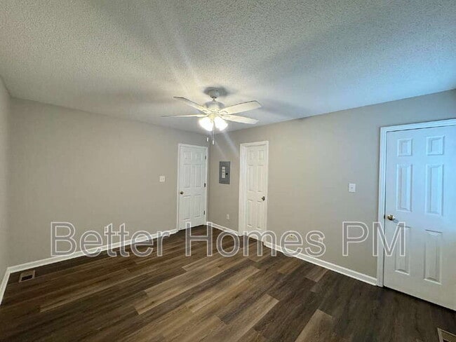 Building Photo - 5949 Presentation St