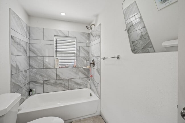 Building Photo - Cute Two Bedroom 1 Bathroom House in North RiNo