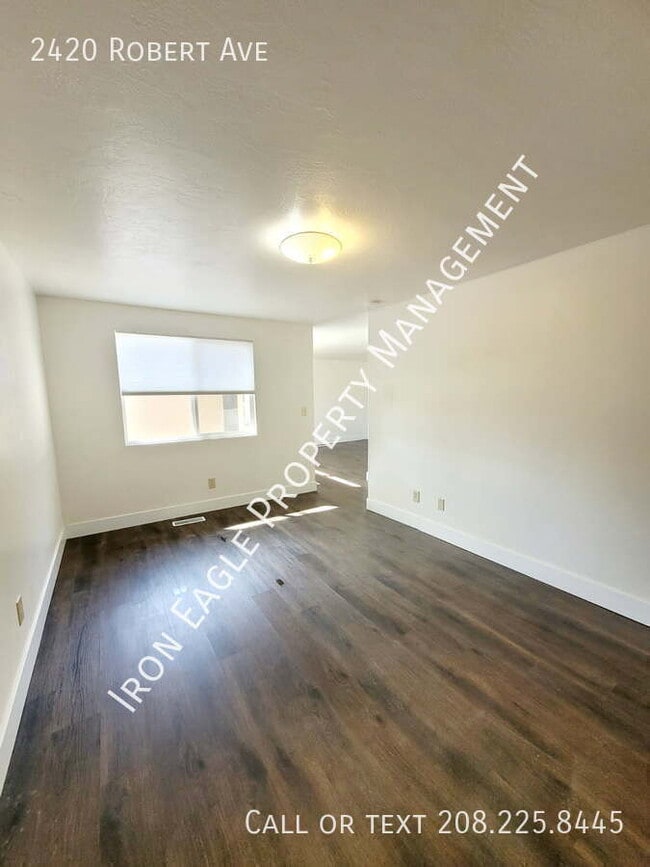 Building Photo - 2420 Robert Ave