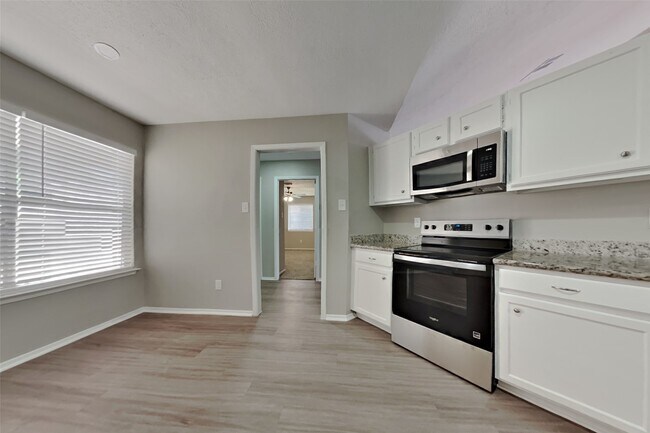Building Photo - 21610 Crescent Heights St
