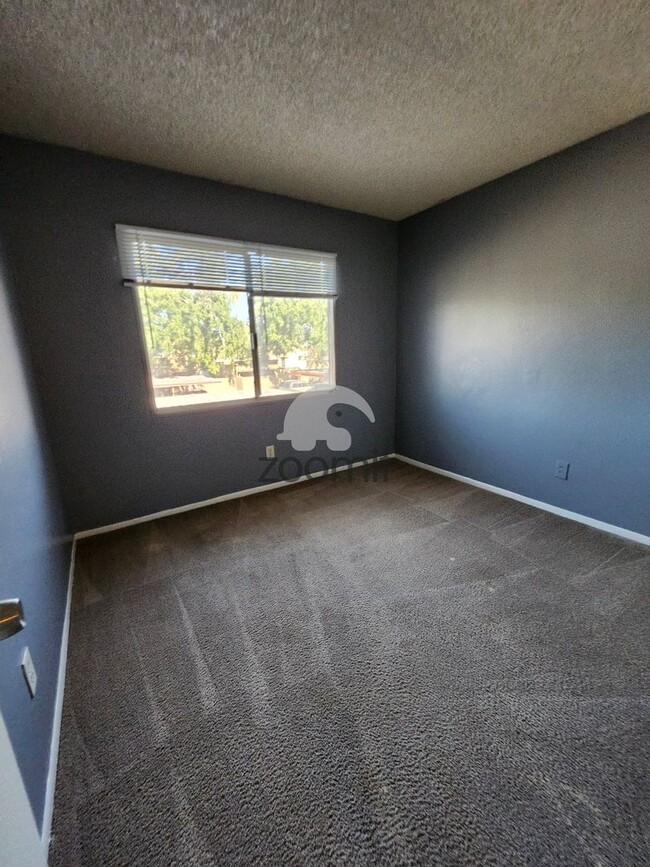Building Photo - 4264 N 68th Dr
