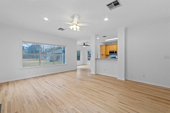 Building Photo - 5512 William Holland Ave