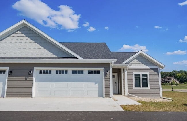 Primary Photo - 801 Vineyard Ct