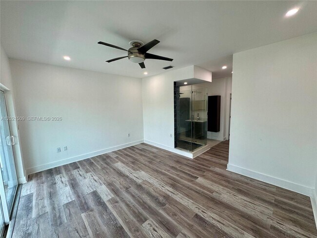 Building Photo - 2408 NE 135th St