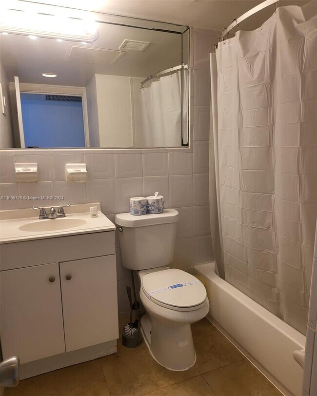 Building Photo - 6345 Collins Ave