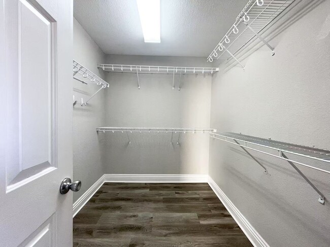 Building Photo - Nice two-story home with 4 bedrooms