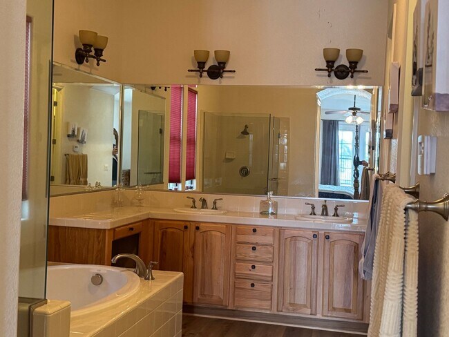 Building Photo - 4 BR Laughlin Ranch Golf Estate Utilities included, Fully furnished on Bullhead Parkway