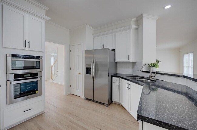 Building Photo - 5795 Dovnick Dr SW