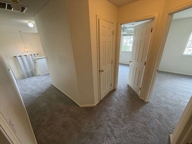 Building Photo - Refreshed 3-Bedroom Home in Waterglen Neig...