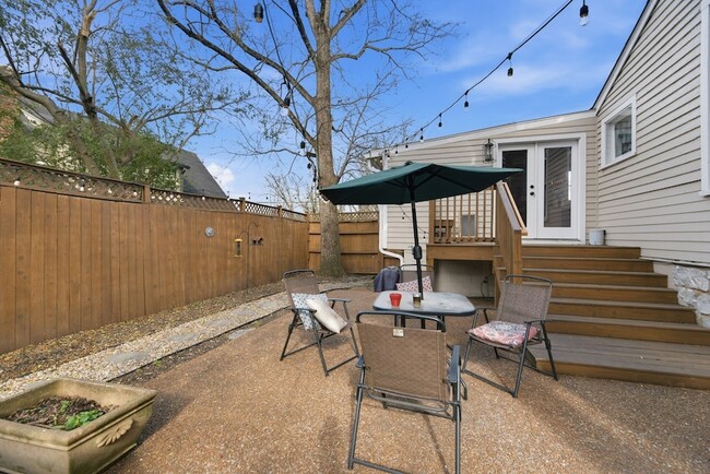 Building Photo - 117 7th Ave N