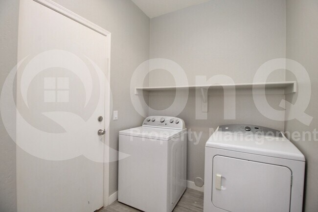 Building Photo - 44390 W McClelland Dr