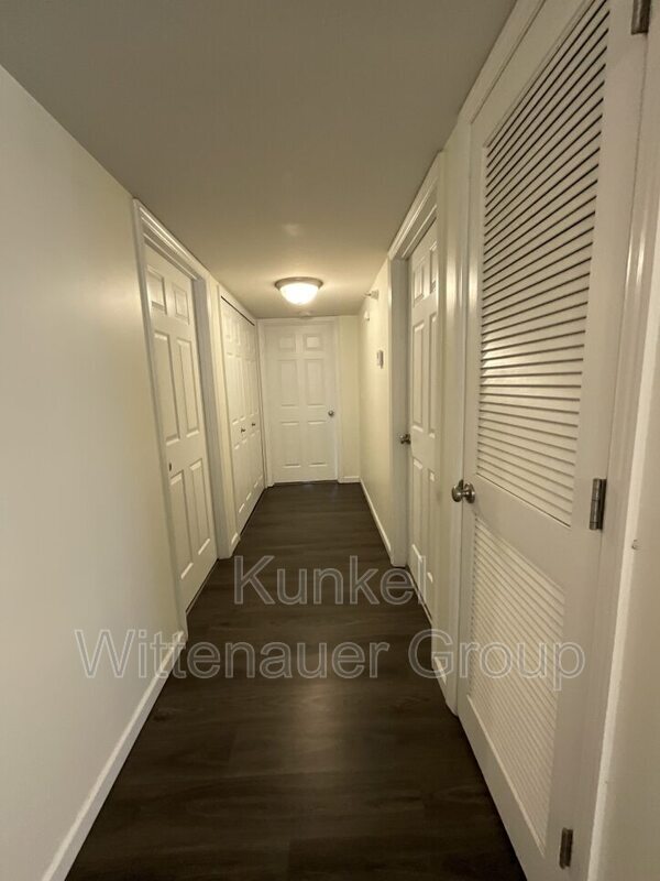 Building Photo - 701 Tower Grove Dr