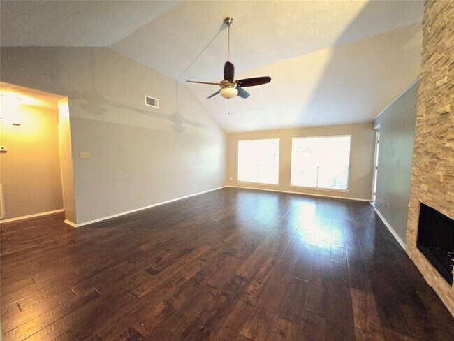 Building Photo - 2903 Avanti Dr