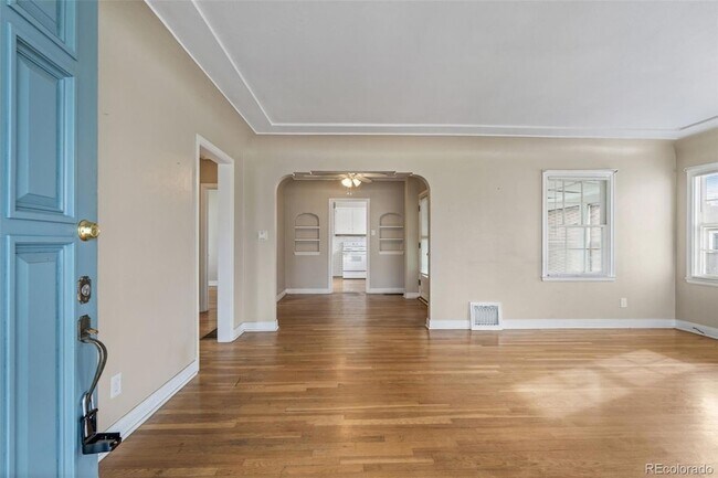 Building Photo - 1321 E Monument St