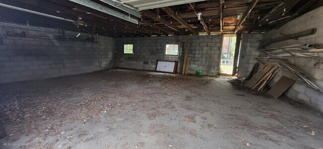 Building Photo - 6009 Kingsbury Ave