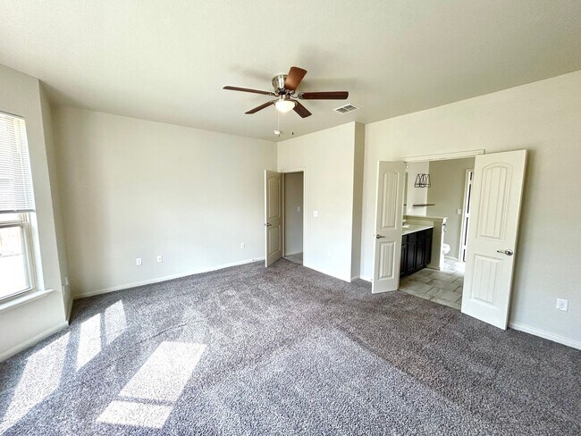 Building Photo - *MOVE IN SPECIAL* Comfort & Convenience – 2-Story Home with Fenced Backyard!