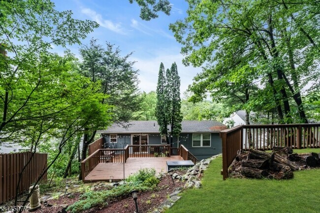 Building Photo - 76 Valley View Dr
