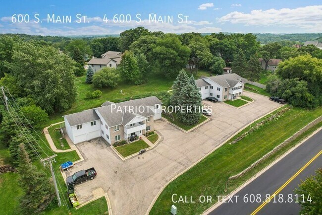 Building Photo - 2 bedroom/ 1 bath apartment in Deerfield, WI