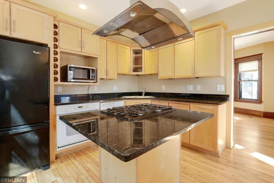 Building Photo - 1790 Marshall Ave