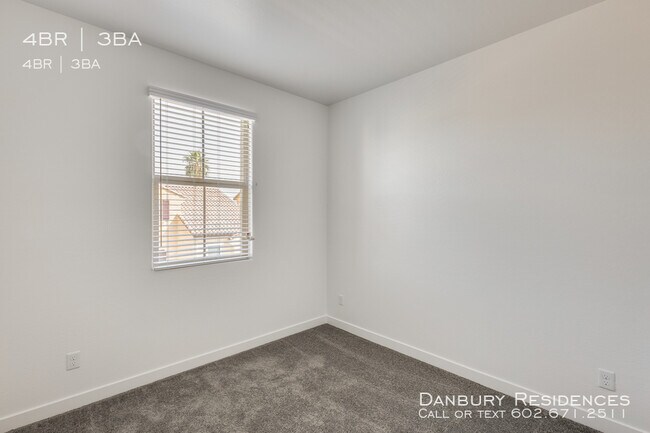 Building Photo - 2635 E Danbury Rd