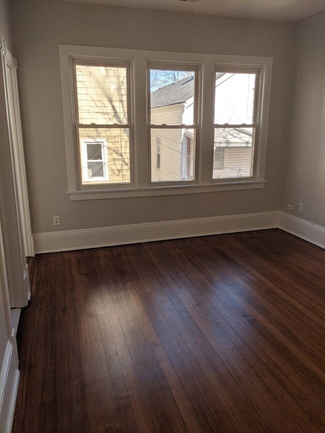 Building Photo - 2652 N Marshfield Ave