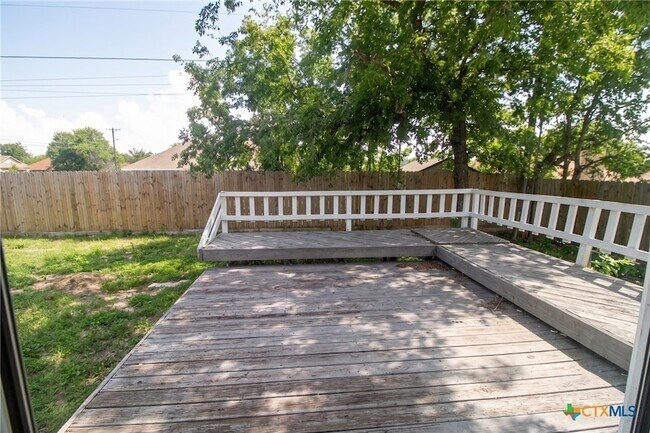 Building Photo - 2702 Cactus Dr