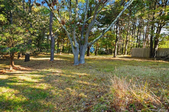 Building Photo - 15 Club Dr