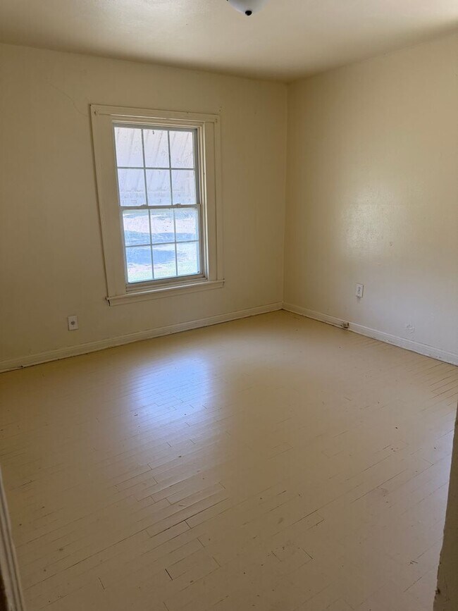 Building Photo - 3833 Rolando Ave