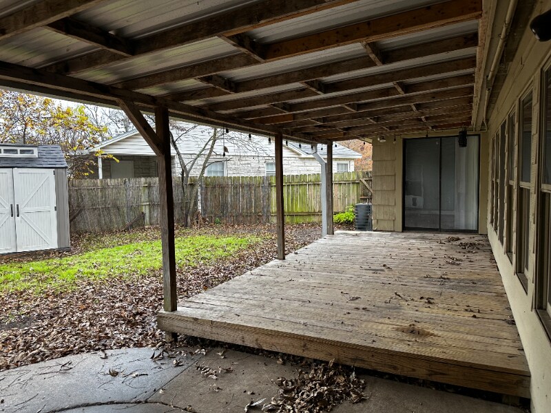 Building Photo - 1401 Springdale St