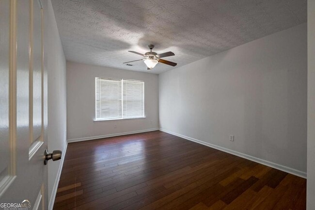 Building Photo - 3998 Oak Crossing Dr NE
