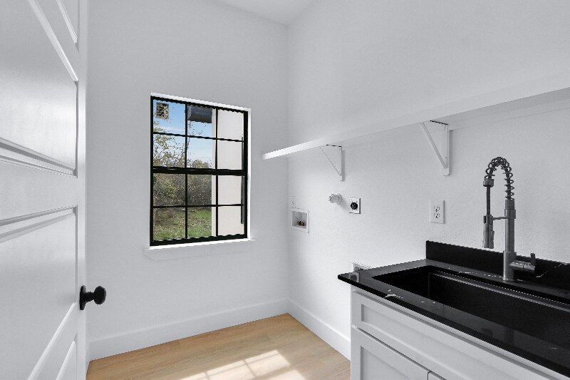 Building Photo - 212 Roy Nichols