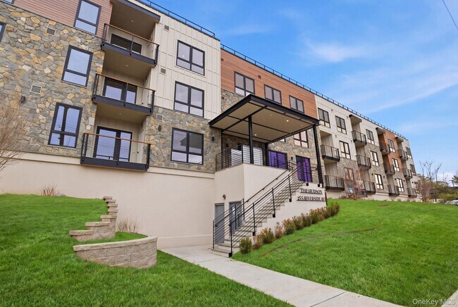 Building Photo - 25 S Riverside Ave