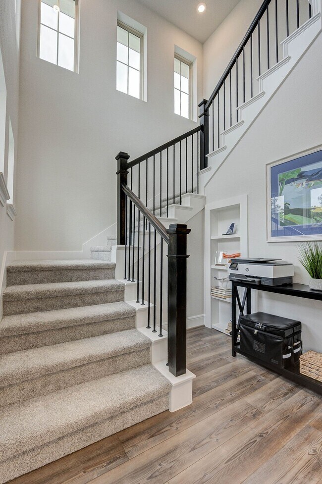 Building Photo - 21820 Enchanted Rock Dr N