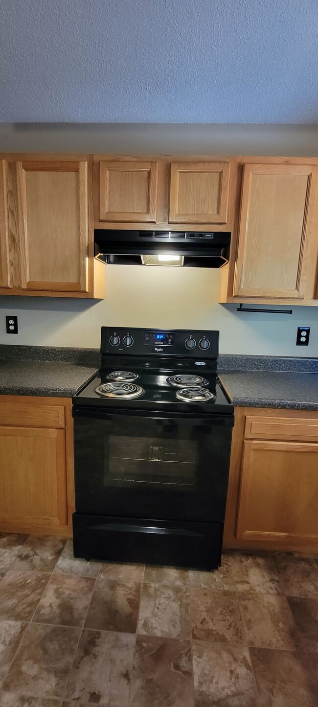 Building Photo - So CLEAN and AFFORDABLE~