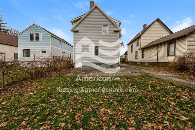 Building Photo - 183 1st St